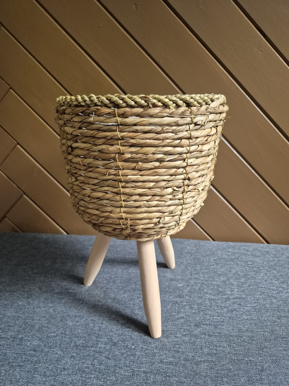 Handwoven Natural Seagrass Plant Pot with Wooden Legs